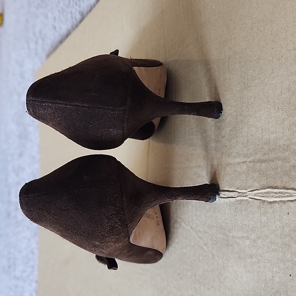 Manolo Blahnik brown suede double strap pumps-35.5 - Picture 4 of 8